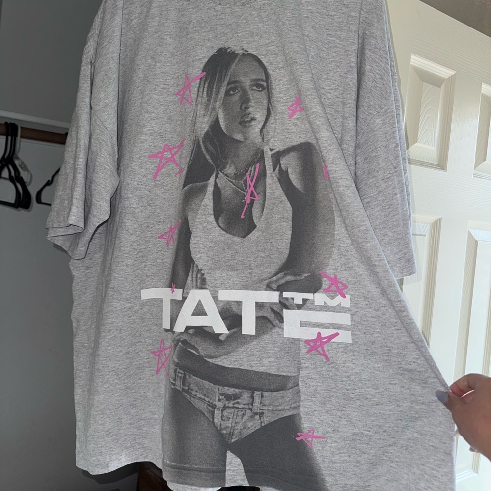 Tate McRae Official Exclusive Gray Pink Stars Miss Possessive Tour Shirt XL